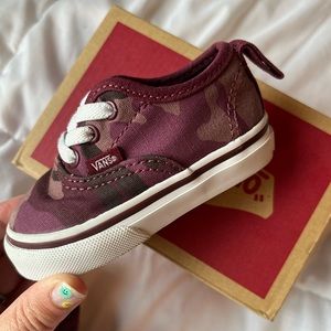 Baby vans size 4, EUC